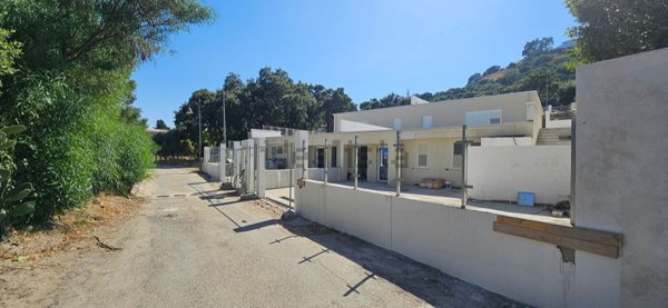 casa indipendente in vendita a Stalettì