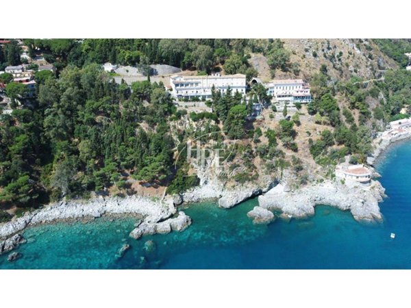 intera palazzina in vendita a Stalettì in zona Copanello