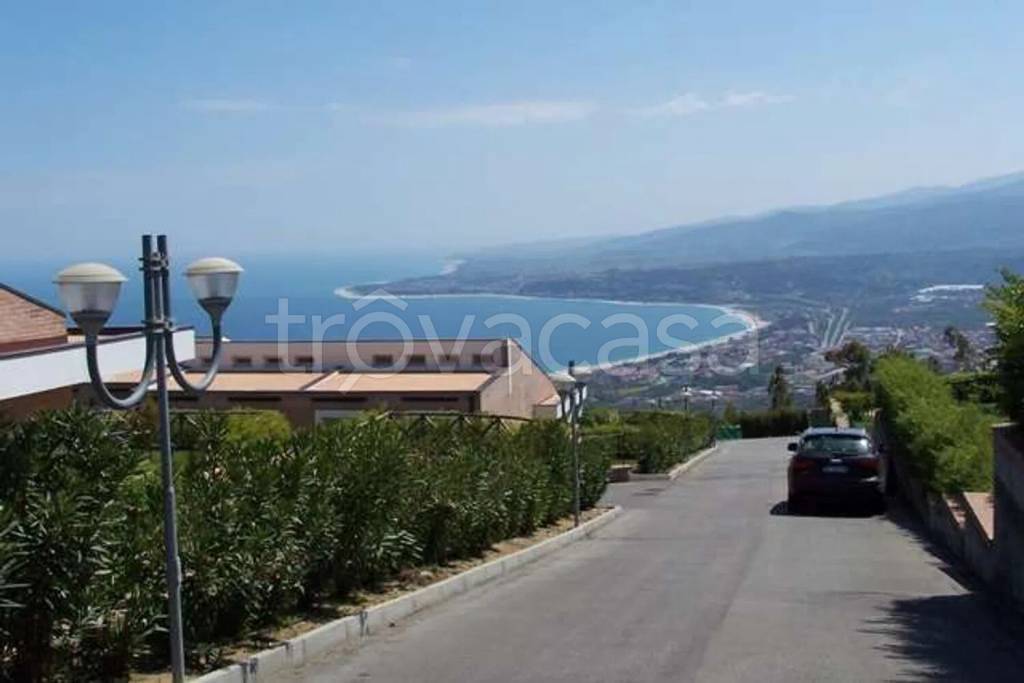 casa indipendente in vendita a Stalettì in zona Pietragrande