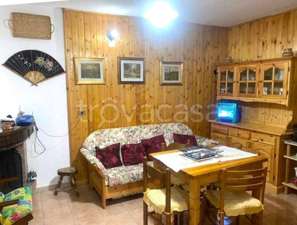 casa indipendente in vendita a Taverna