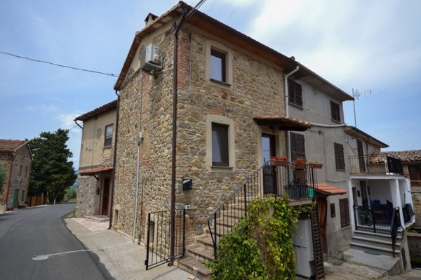 casa indipendente in vendita a Taverna