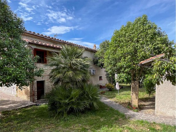 casa indipendente in vendita a Taverna