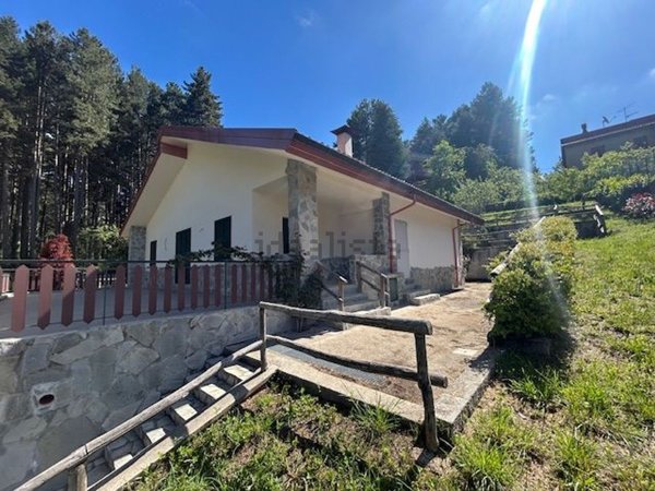 casa indipendente in vendita a Taverna