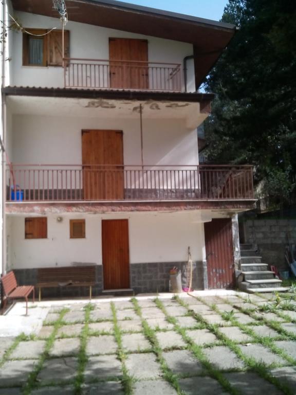 casa indipendente in vendita a Taverna