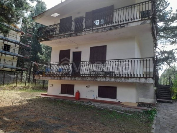 casa indipendente in vendita a Taverna