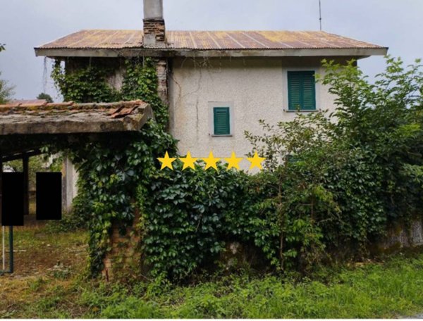 casa indipendente in vendita a Taverna