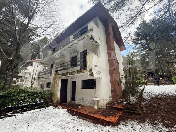 casa indipendente in vendita a Taverna