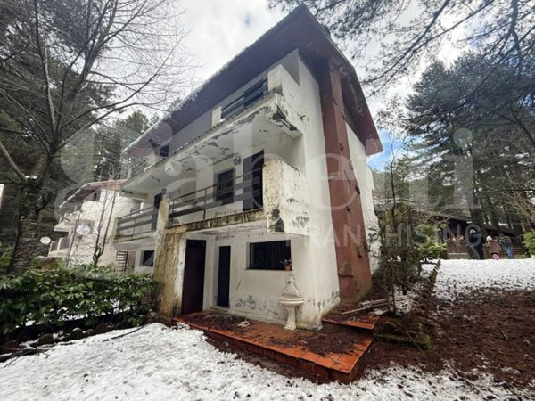 casa indipendente in vendita a Taverna