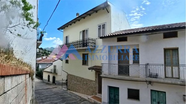 casa indipendente in vendita a Taverna