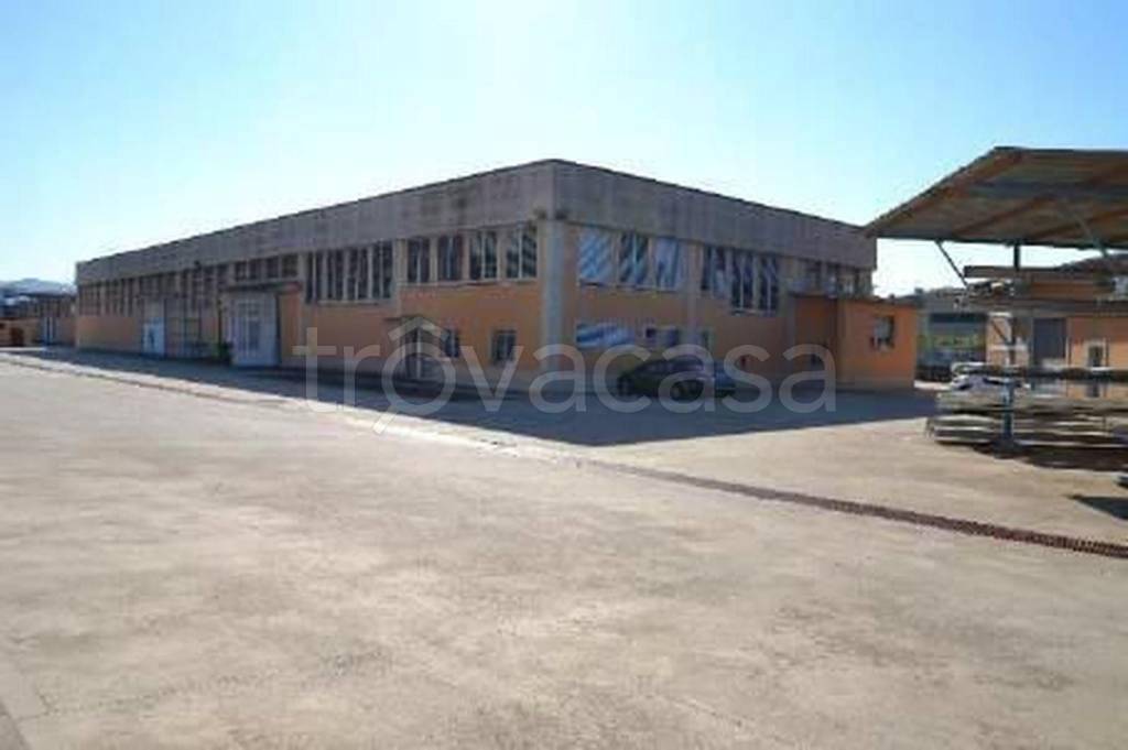 locale commerciale in vendita a Tiriolo in zona Sarrottino