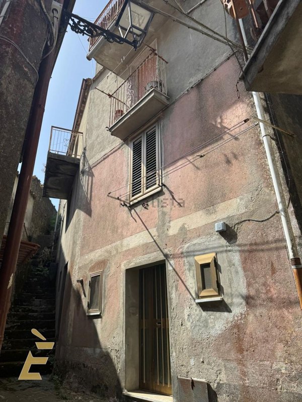 casa indipendente in vendita a Tiriolo