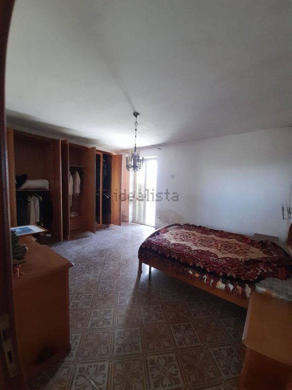 esavano in vendita a Tiriolo in zona Pratora