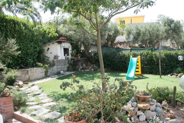 casa indipendente in vendita a Tiriolo in zona Pratora