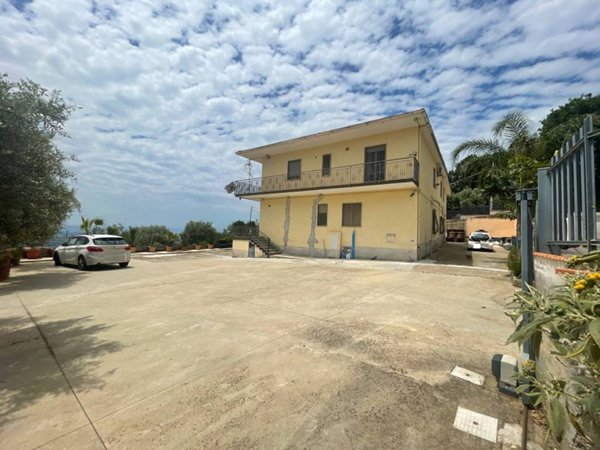intera palazzina in vendita a Lamezia Terme in zona Nicastro