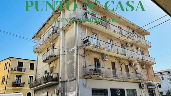 appartamento in vendita a Lamezia Terme in zona Sambiase