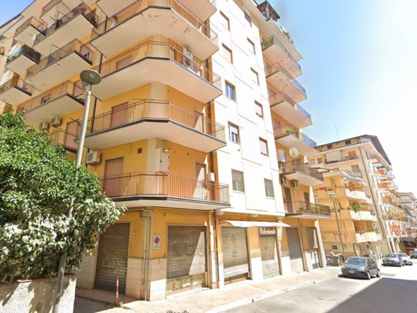 negozio in vendita a Lamezia Terme in zona Nicastro