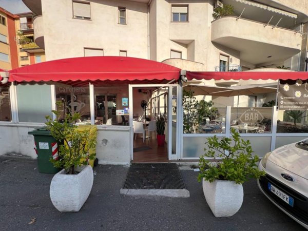 negozio in vendita a Lamezia Terme in zona Nicastro