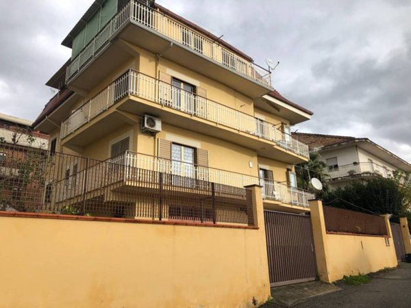 appartamento in vendita a Lamezia Terme in zona Sambiase