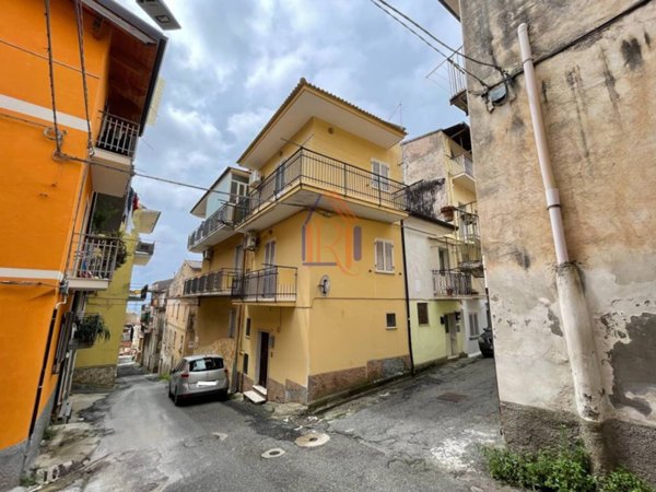 casa indipendente in vendita a Lamezia Terme in zona Nicastro
