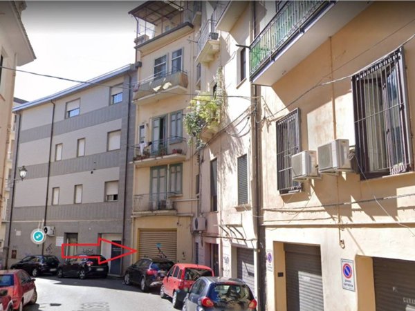 negozio in vendita a Lamezia Terme in zona Sambiase