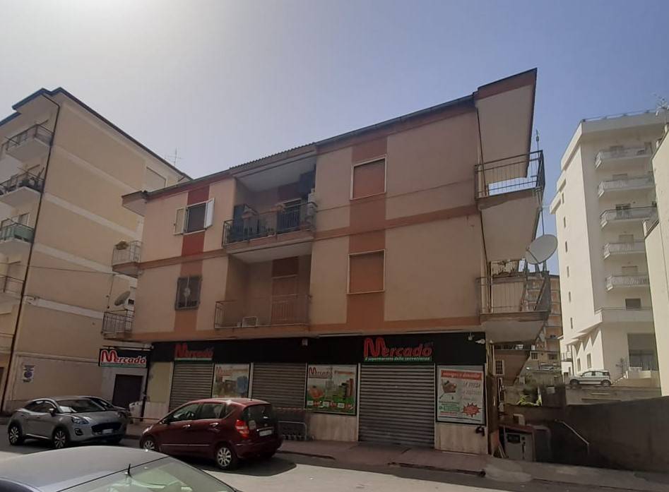 locale commerciale in vendita a Lamezia Terme in zona Sambiase
