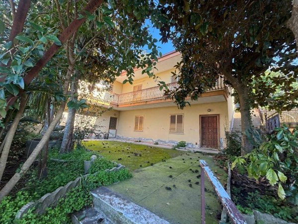 intera palazzina in vendita a Lamezia Terme in zona Magolà