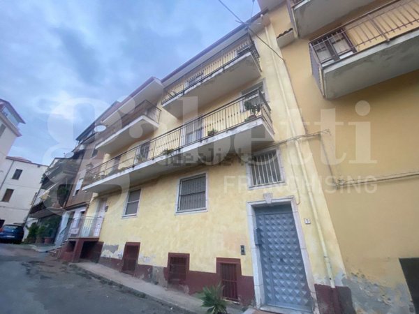 casa indipendente in vendita a Lamezia Terme in zona Nicastro