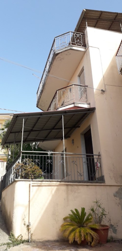 casa indipendente in vendita a Lamezia Terme in zona Nicastro