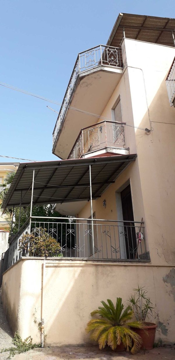 casa indipendente in vendita a Lamezia Terme