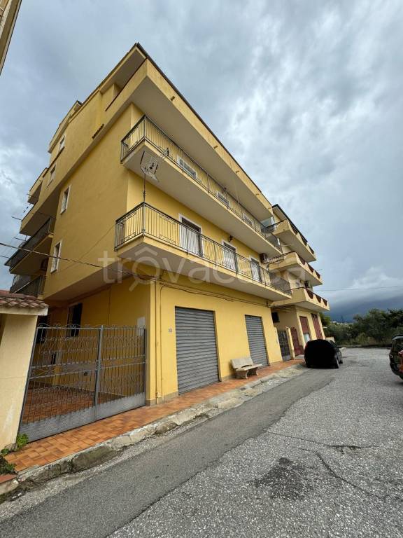 appartamento in vendita a Lamezia Terme in zona Sambiase