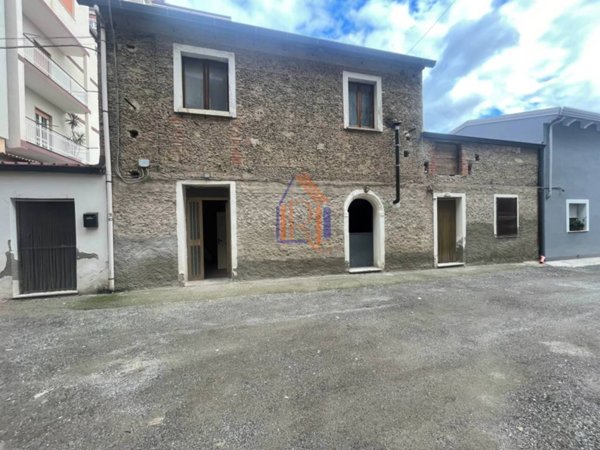 casa indipendente in vendita a Lamezia Terme in zona Nicastro
