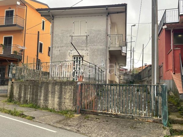 casa indipendente in vendita a Lamezia Terme in zona Fronti