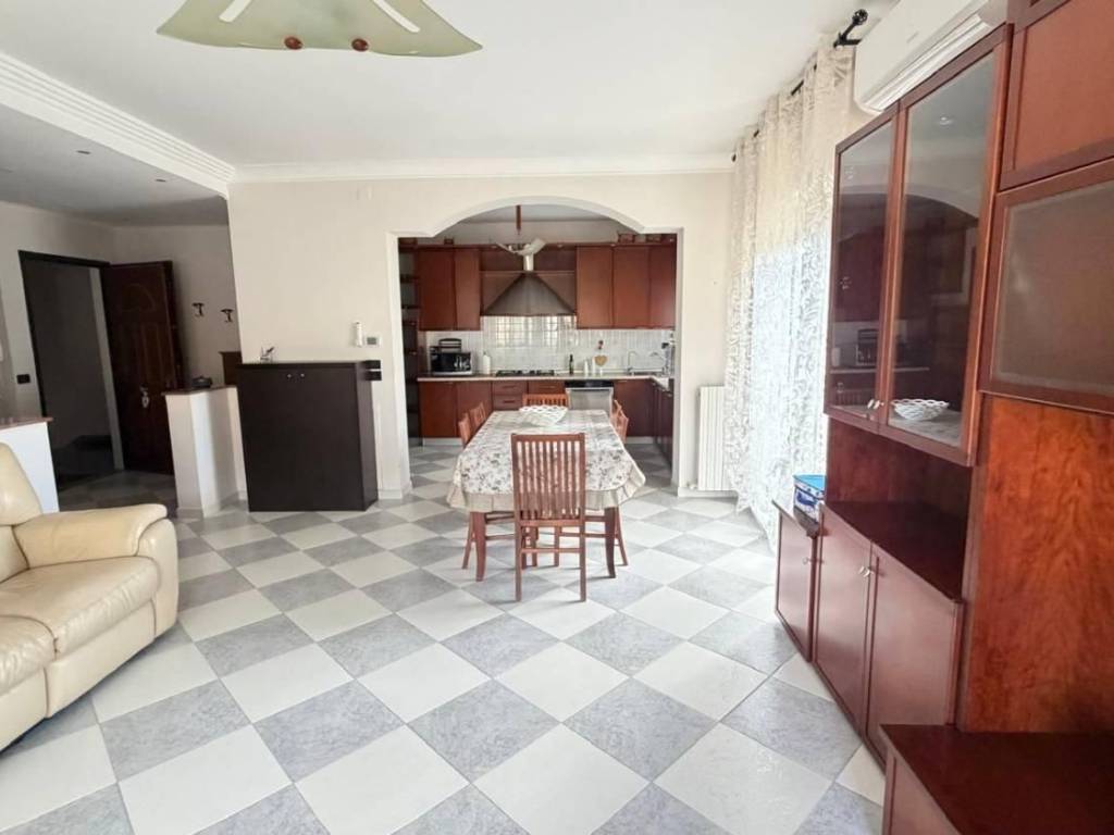 appartamento in vendita a Lamezia Terme in zona Sambiase