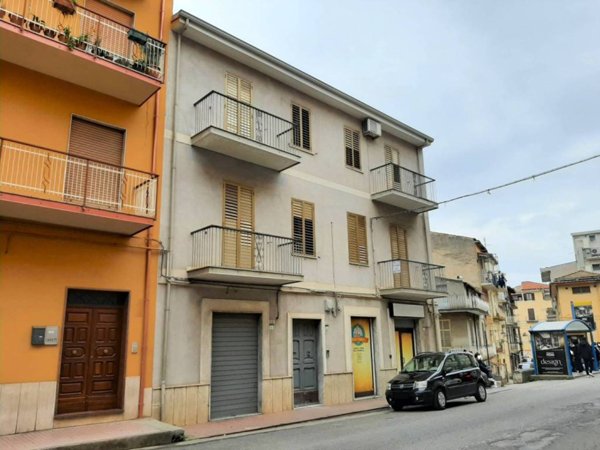 casa indipendente in vendita a Lamezia Terme in zona Nicastro