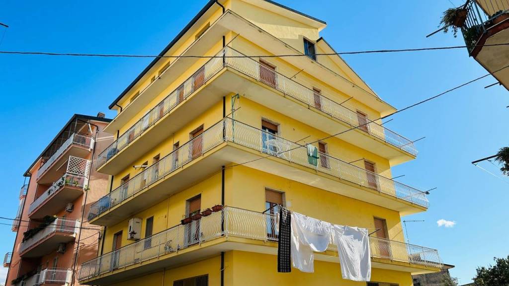 appartamento in vendita a Lamezia Terme in zona Sambiase