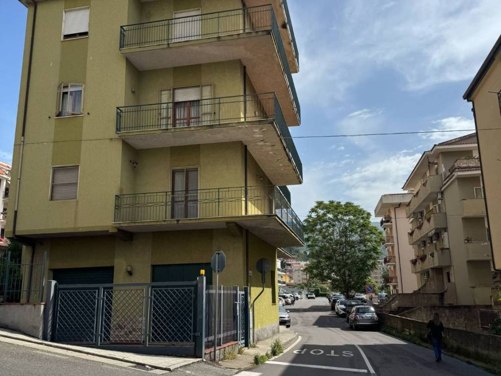appartamento in vendita a Lamezia Terme in zona Sambiase