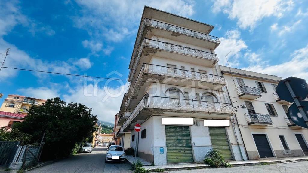appartamento in vendita a Lamezia Terme in zona Sambiase
