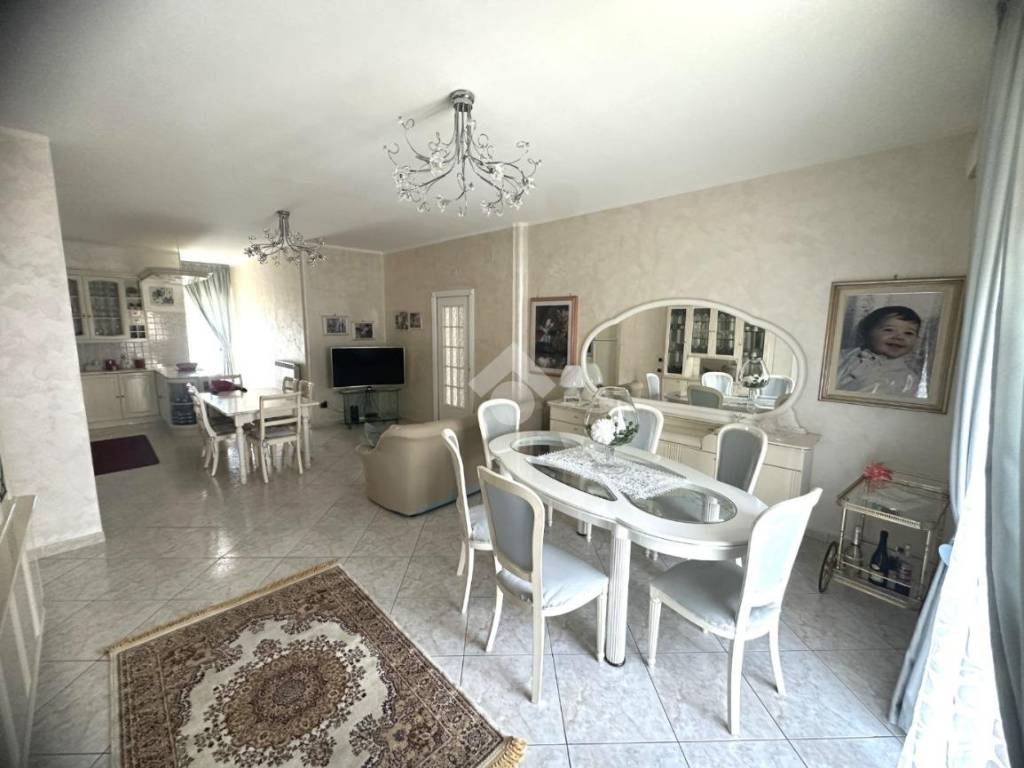 appartamento in vendita a Lamezia Terme in zona Sambiase