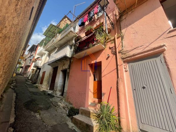 casa indipendente in vendita a Lamezia Terme in zona Nicastro