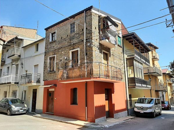 casa indipendente in vendita a Lamezia Terme