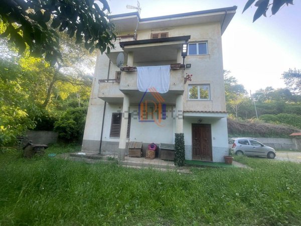 casa indipendente in vendita a Lamezia Terme in zona Nicastro