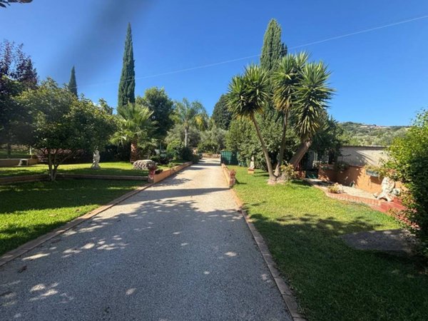 casa indipendente in vendita a Lamezia Terme in zona Nicastro