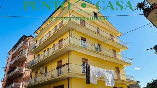 appartamento in vendita a Lamezia Terme in zona Sambiase