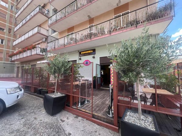 negozio in vendita a Lamezia Terme in zona Sambiase