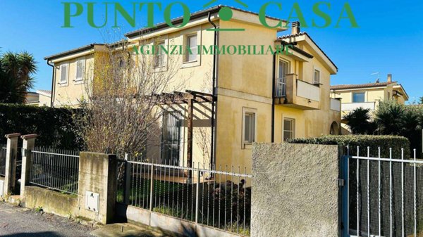 casa indipendente in vendita a Lamezia Terme in zona Sambiase