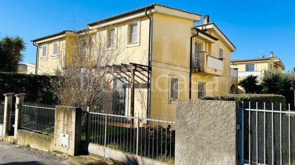 casa indipendente in vendita a Lamezia Terme in zona Nicastro