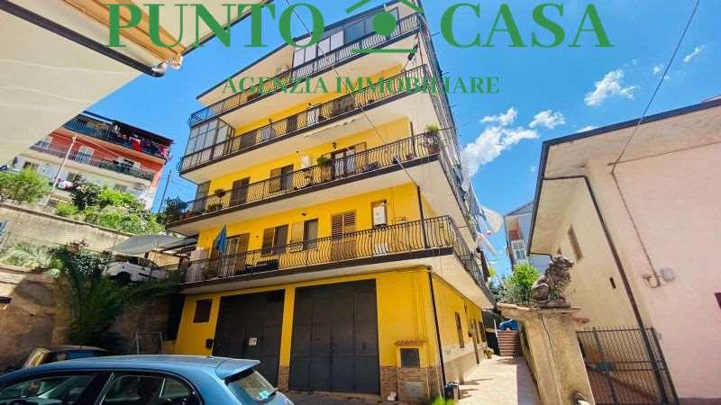 pentavano in vendita a Lamezia Terme in zona Sambiase