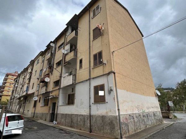 appartamento in vendita a Lamezia Terme in zona Nicastro