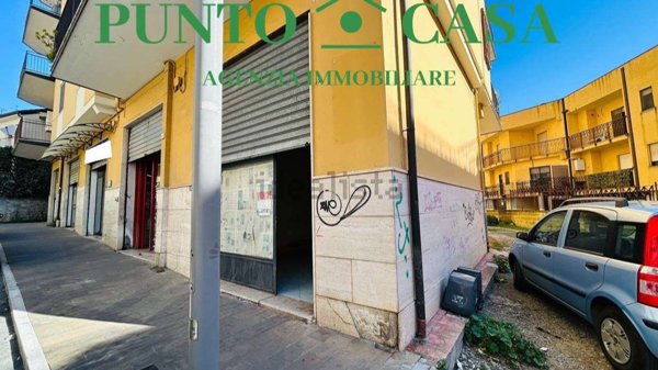 locale di sgombero in vendita a Lamezia Terme in zona Nicastro