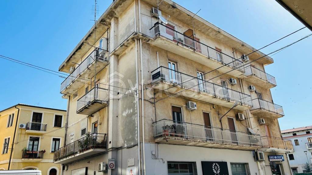 appartamento in vendita a Lamezia Terme in zona Sambiase